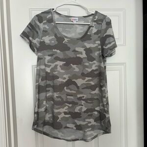 ⭐️ Lularoe Classic Tee